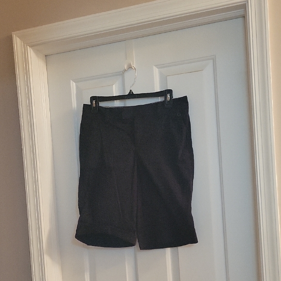 Dockers Women's Black Shorts 6 - Picture 1 of 6